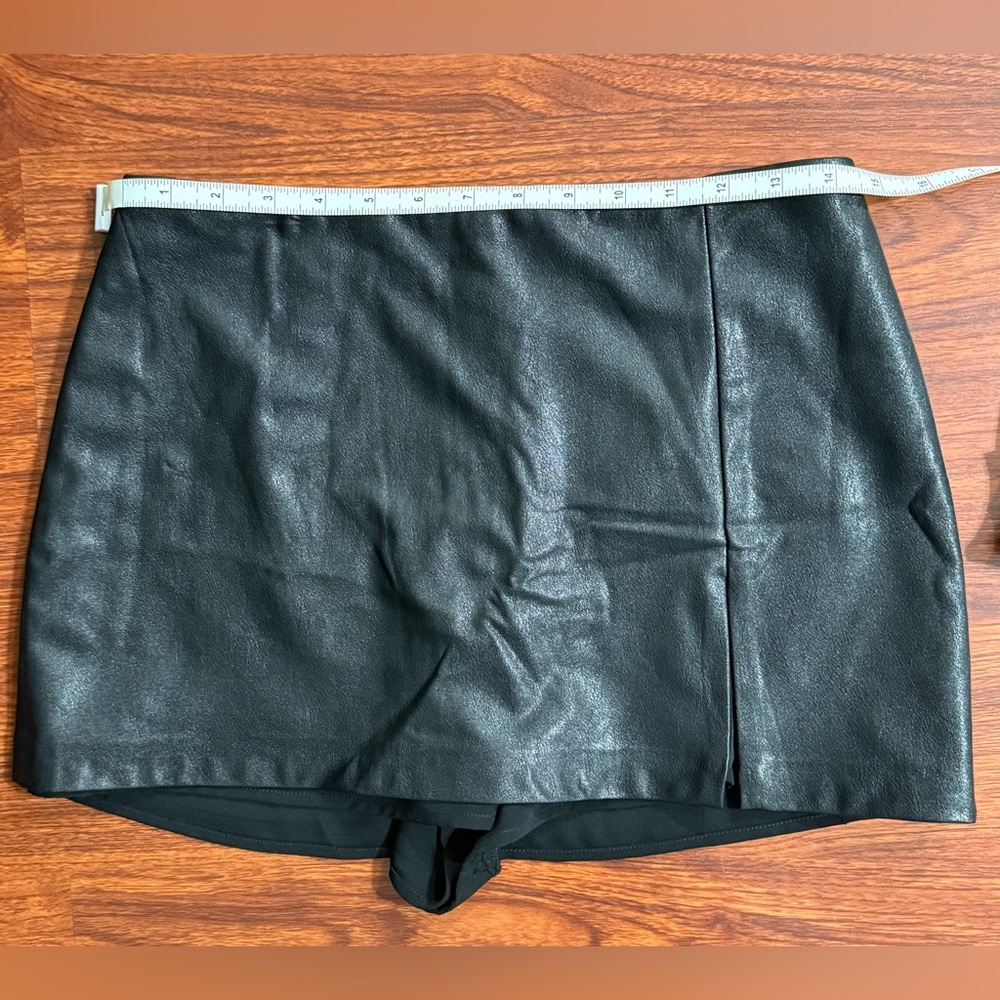 Amanda Uprichard x REVOLVE Dale Skort in Black Leather- Women’s Size M - Picture 8 of 11
